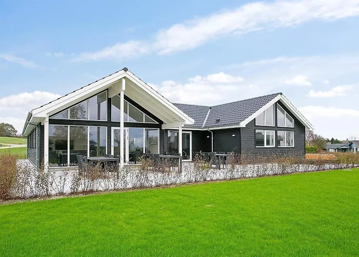 18 Person In Nyaraló