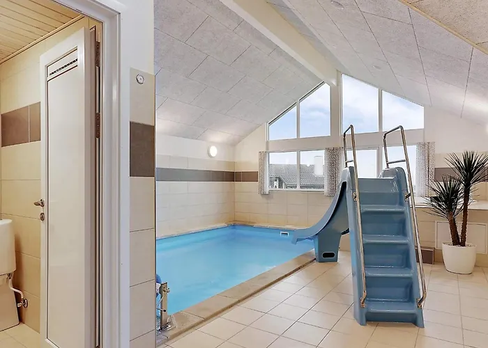 18 Person In Nyaraló *