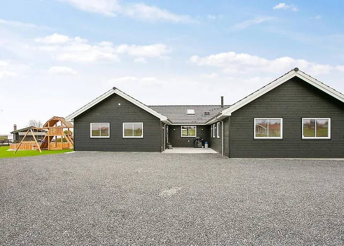 18 Person In Nyaraló